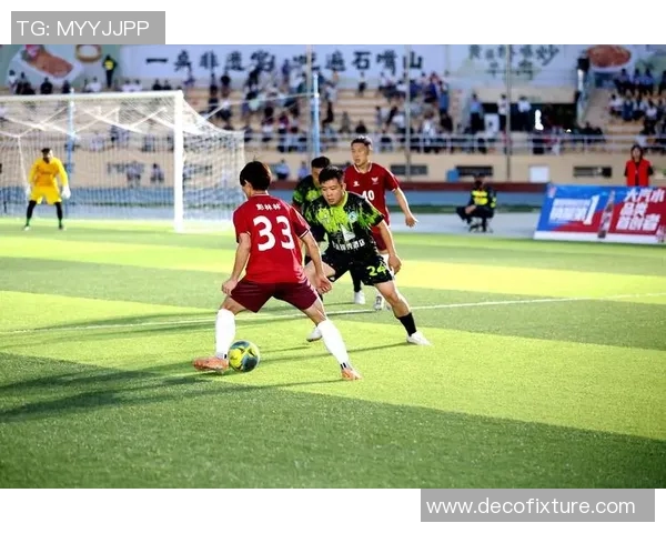 踢球技艺卓越的足球明星们如何在绿茵场上成就辉煌人生